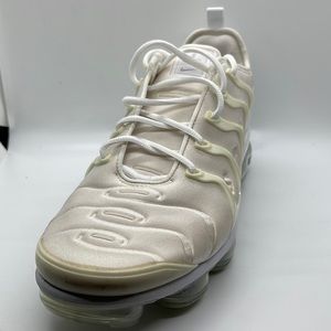 Barely Used- AIR VAPORMAX PLUS 'TRIPLE WHITE' - 924453-100